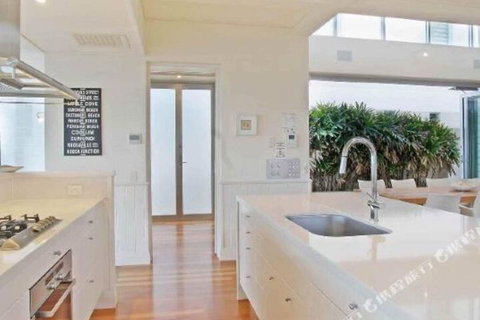 R & W Noosa Holidays 19 The Esplanade - Accommodation Georgetown 4