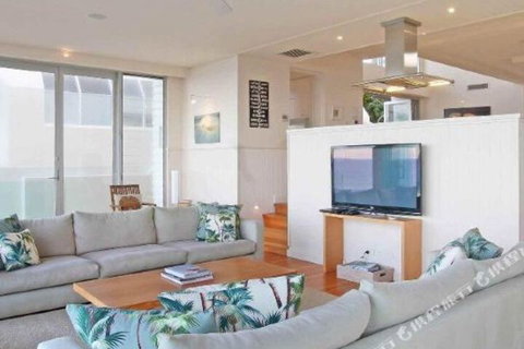 R & W Noosa Holidays 19 The Esplanade - Accommodation Georgetown 5