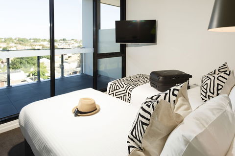 R Hotel Geelong - Accommodation Georgetown 2