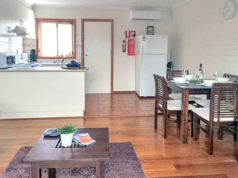 Home Near Shops & Beach - Accommodation Georgetown 5