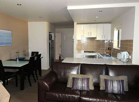Blues Air 4 - Accommodation Georgetown 1
