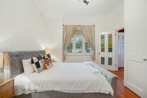 HomeHotel LuxuryHome 500m Crows Nest Shops - Accommodation Georgetown 1