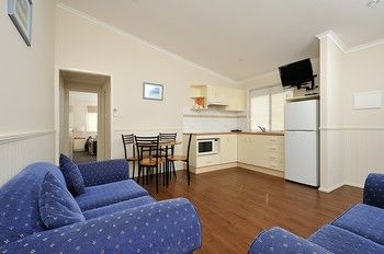 Lakeside Holiday Park - Accommodation Georgetown 2