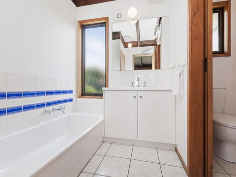 Swimmers Rest - Uninterrupted Panoramic Ocean Views - 1 Bedroom - Accommodation Georgetown 3