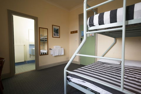 Blue Mountains YHA - Hostel - Accommodation Georgetown 1