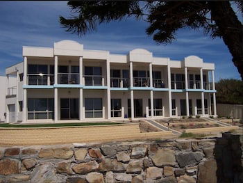 Christies No 1 Esplanade - Accommodation Georgetown 5
