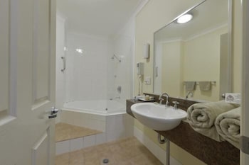 Golden Guitar Motor Inn - Accommodation Georgetown 5