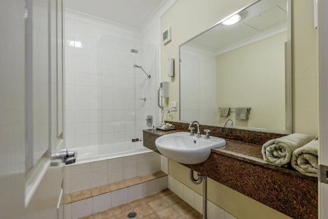 Golden Guitar Motor Inn - Accommodation Georgetown 2