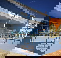 Penguin Beachfront Apartments - Accommodation Georgetown