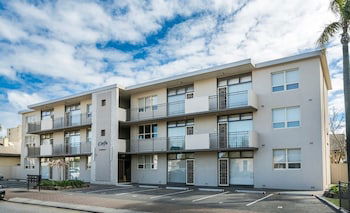 Glenelg Holiday Apartments- Corfu - Accommodation Georgetown 2