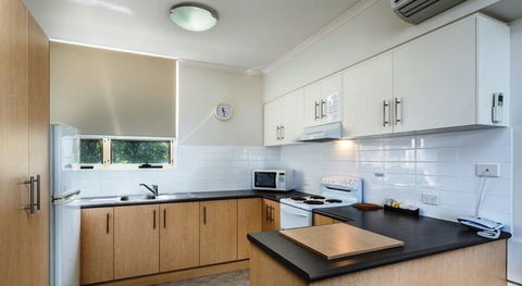 Glenelg Holiday Apartments- Corfu - Accommodation Georgetown 4