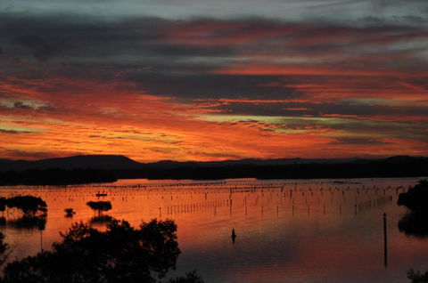 CHILL OUT LAKESIDE At FORSTER - Accommodation Georgetown 6