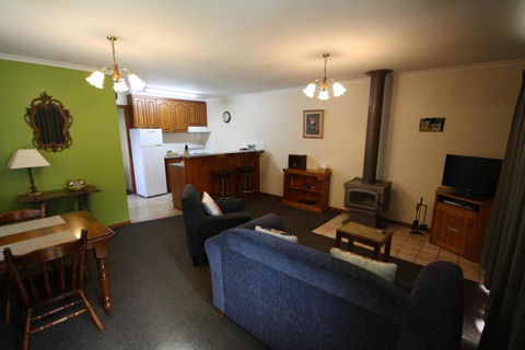 Halls Gap Log Cabins - Accommodation Georgetown 4