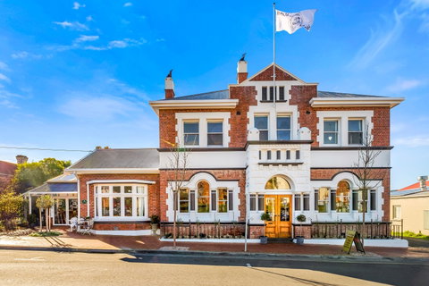 Cygnet Old Bank Cafe - Accommodation Georgetown 0