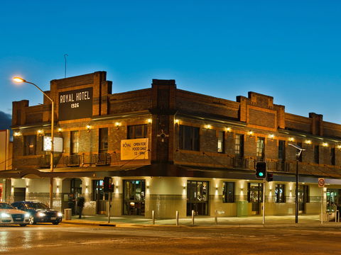 Royal Hotel Queanbeyan - Accommodation Georgetown 0