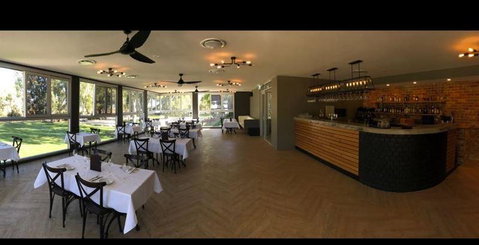 Sneaky's Restaurant - Accommodation Georgetown 11