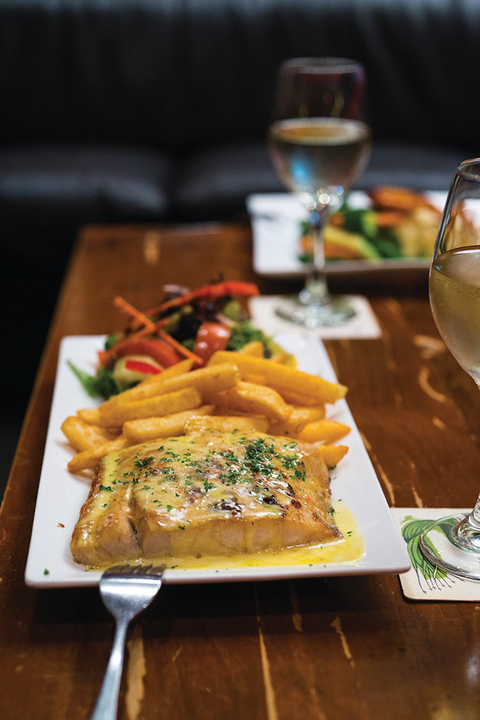 Dolly’s Bar & The Hibiscus Tavern - Accommodation Georgetown 0