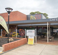 Avenues Cafe Bar