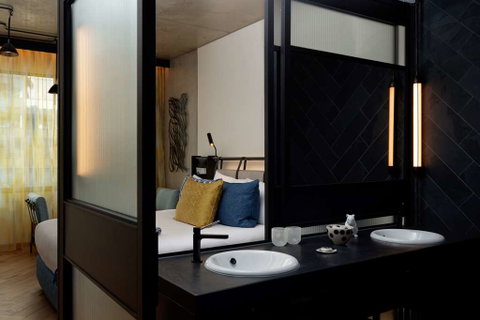 QT Melbourne - Accommodation Georgetown 5