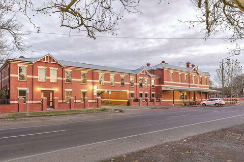 Lake Inn Ballarat - Accommodation Georgetown 1