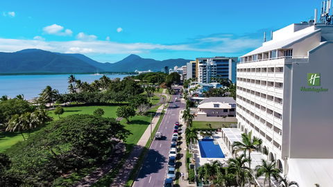 Holiday Inn Cairns Harbourside - Accommodation Georgetown 0