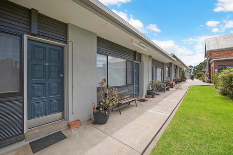 Hamilton Lakeside Motel - Accommodation Georgetown 0