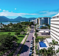 Holiday Inn Cairns Harbourside - Accommodation Georgetown
