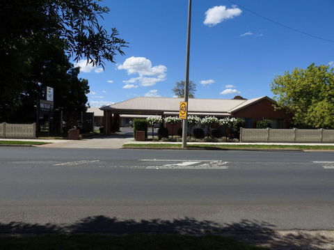 Wine Village Motor Inn - Accommodation Georgetown 2