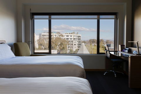 Crowne Plaza Canberra - Accommodation Georgetown 4
