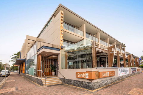 Narrabeen Sands Hotel by Nightcap Plus - Accommodation Georgetown 1