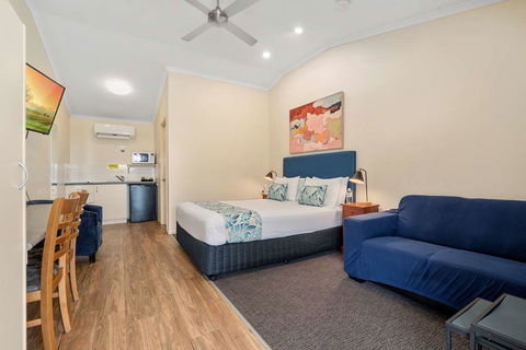 Caboolture Central Motor Inn, SureStay Collection - Accommodation Georgetown 11