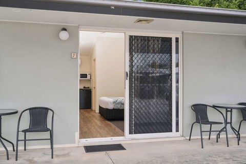 Caboolture Central Motor Inn, SureStay Collection - Accommodation Georgetown 12