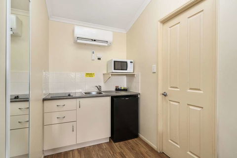 Caboolture Central Motor Inn, SureStay Collection - Accommodation Georgetown 13