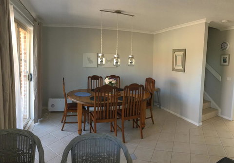 Finches Canberra - Accommodation Georgetown 19