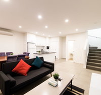 3BR Townhouse Double Garage walk to Lake Ginninderra - Accommodation Georgetown
