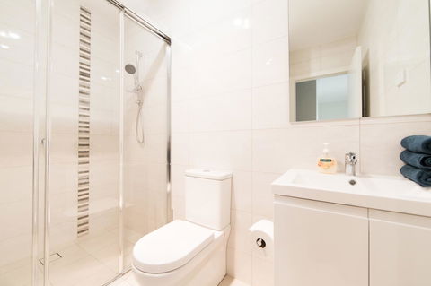 3BR Townhouse Double Garage Walk To Lake Ginninderra - Accommodation Georgetown 5