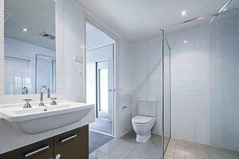 Spacious 1BR Stylish New Acton Apartment +Parking - Accommodation Georgetown 9