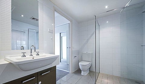 Spacious 1BR Stylish New Acton Apartment +Parking - Accommodation Georgetown 3