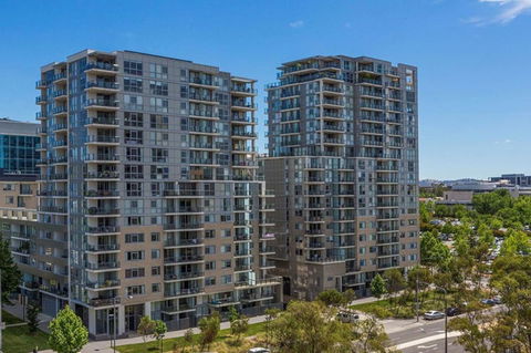Spacious 1BR Stylish New Acton Apartment +Parking - Accommodation Georgetown 12