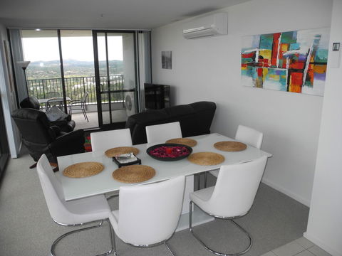 3BR Executive Apartment With Lake And Mountain Views - Accommodation Georgetown 8