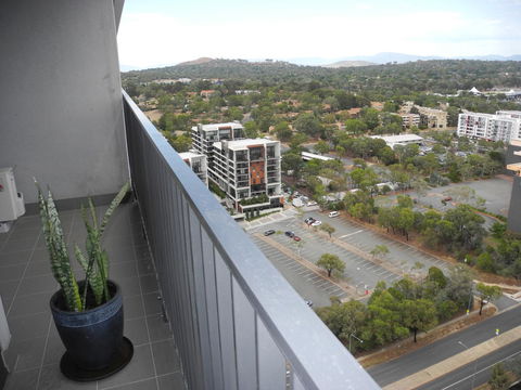 3BR Executive Apartment With Lake And Mountain Views - Accommodation Georgetown 12