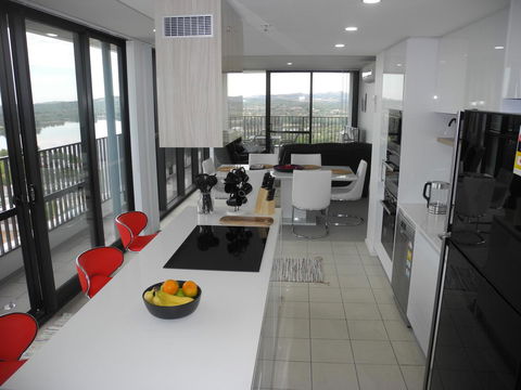 3BR Executive Apartment With Lake And Mountain Views - Accommodation Georgetown 9