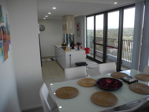 3BR Executive Apartment With Lake And Mountain Views - Accommodation Georgetown 17