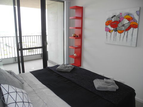 3BR Executive Apartment With Lake And Mountain Views - Accommodation Georgetown 3