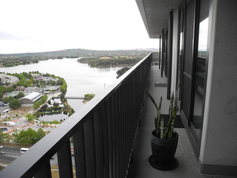 3BR Executive Apartment With Lake And Mountain Views - Accommodation Georgetown 11