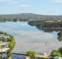 3BR Executive Apartment with Lake and Mountain views - Accommodation Georgetown