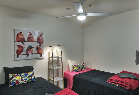3BR Executive Apartment With Lake And Mountain Views - Accommodation Georgetown 4
