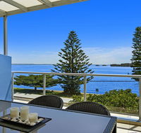 Lakeside Waterfront Apartment 18 The Entrance - Accommodation Georgetown