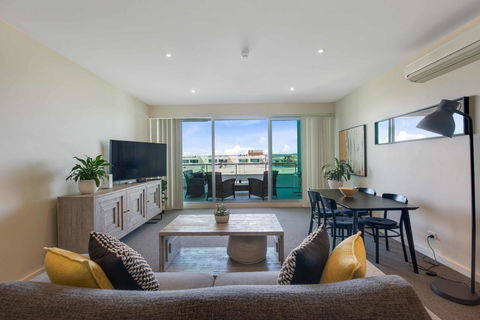 Port Adelaide Executive Waterfront Apartment - Accommodation Georgetown 21
