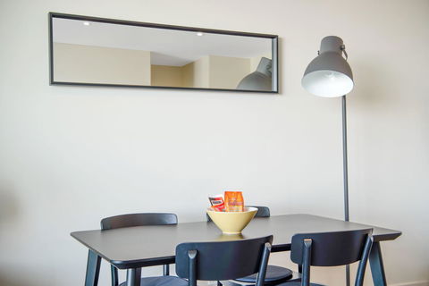 Port Adelaide Executive Waterfront Apartment - Accommodation Georgetown 12